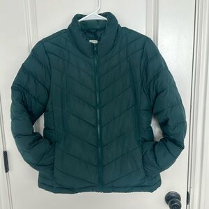 Women winter puffer jacket- Condition excellent zipper works no hole in pockets